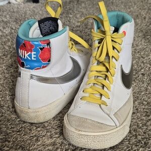 Nike High-Top Sneakers with Yellow Laces And Blue Floral Design Size 6Y